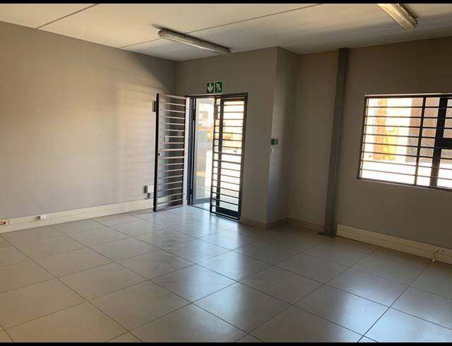 411M² WAREHOUSE TO LET IN STRIJDOMPARK